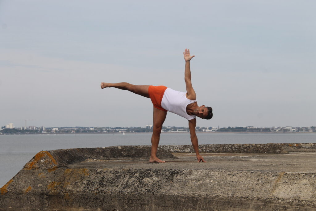 Ardha chandrasana