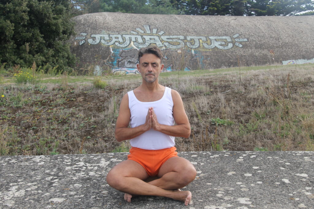 sukhasana
